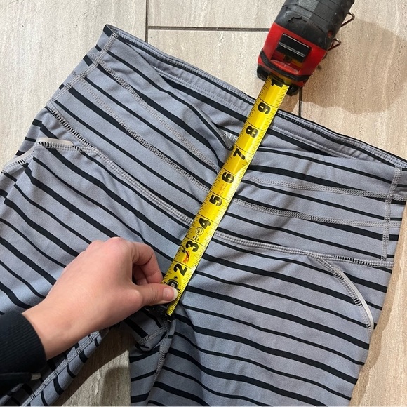 Athleta Striped Gray Black Women's Ruched Leggings Size Small - Picture 4 of 7